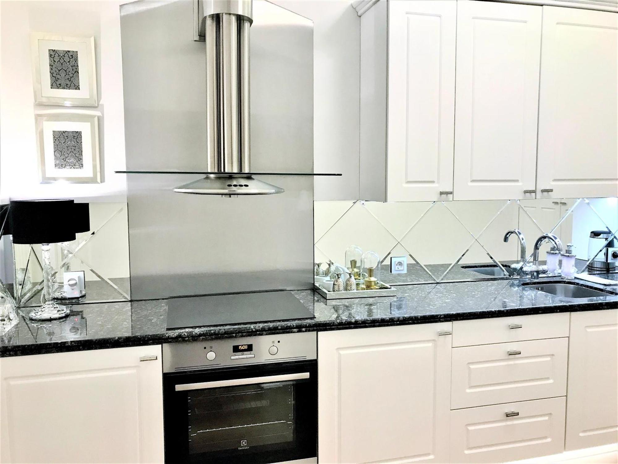 Mondrian Luxury Suites & Apartments Market Square IV Warsaw Bilik gambar