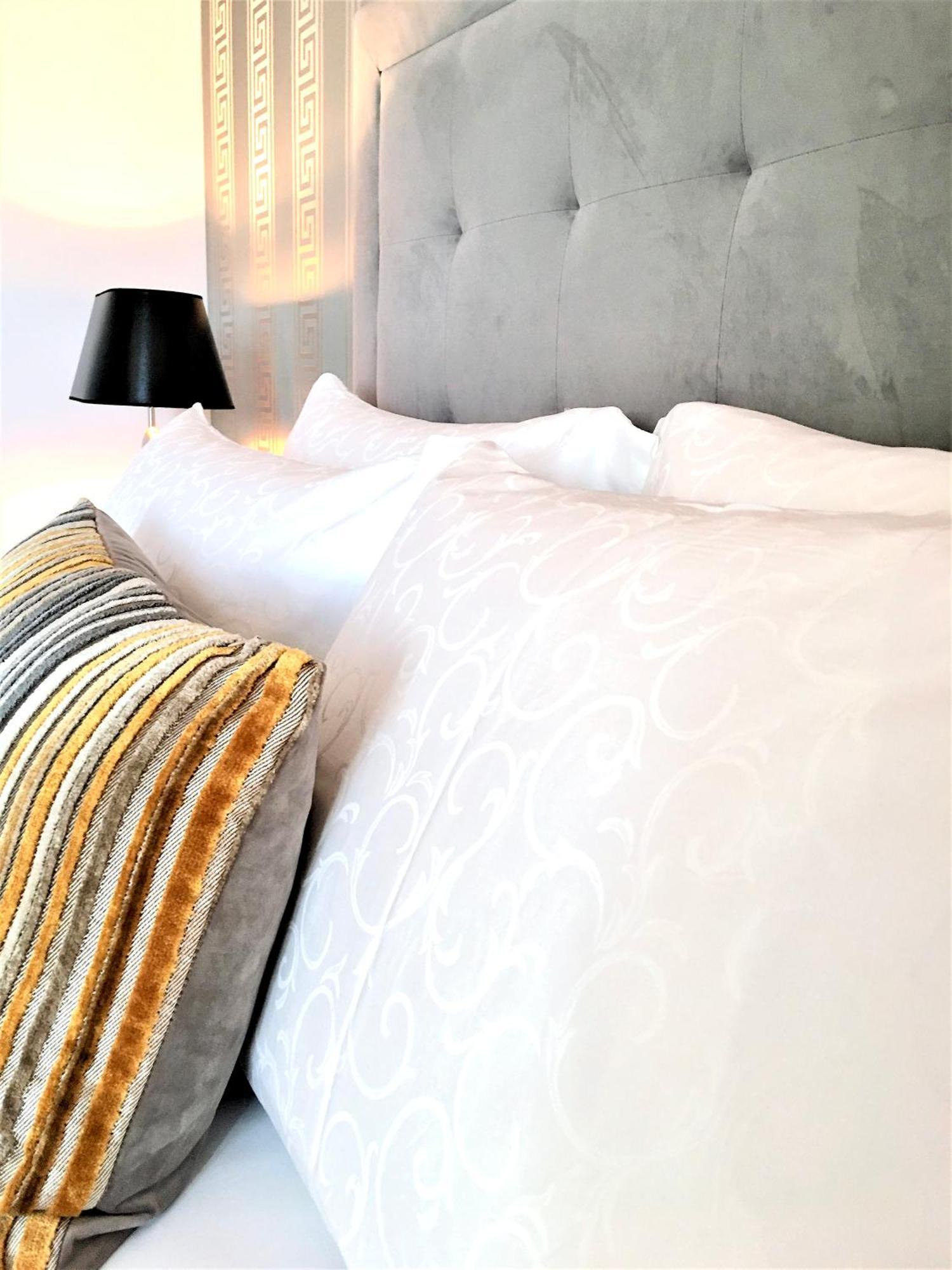 Mondrian Luxury Suites & Apartments Market Square IV Warsaw Bilik gambar