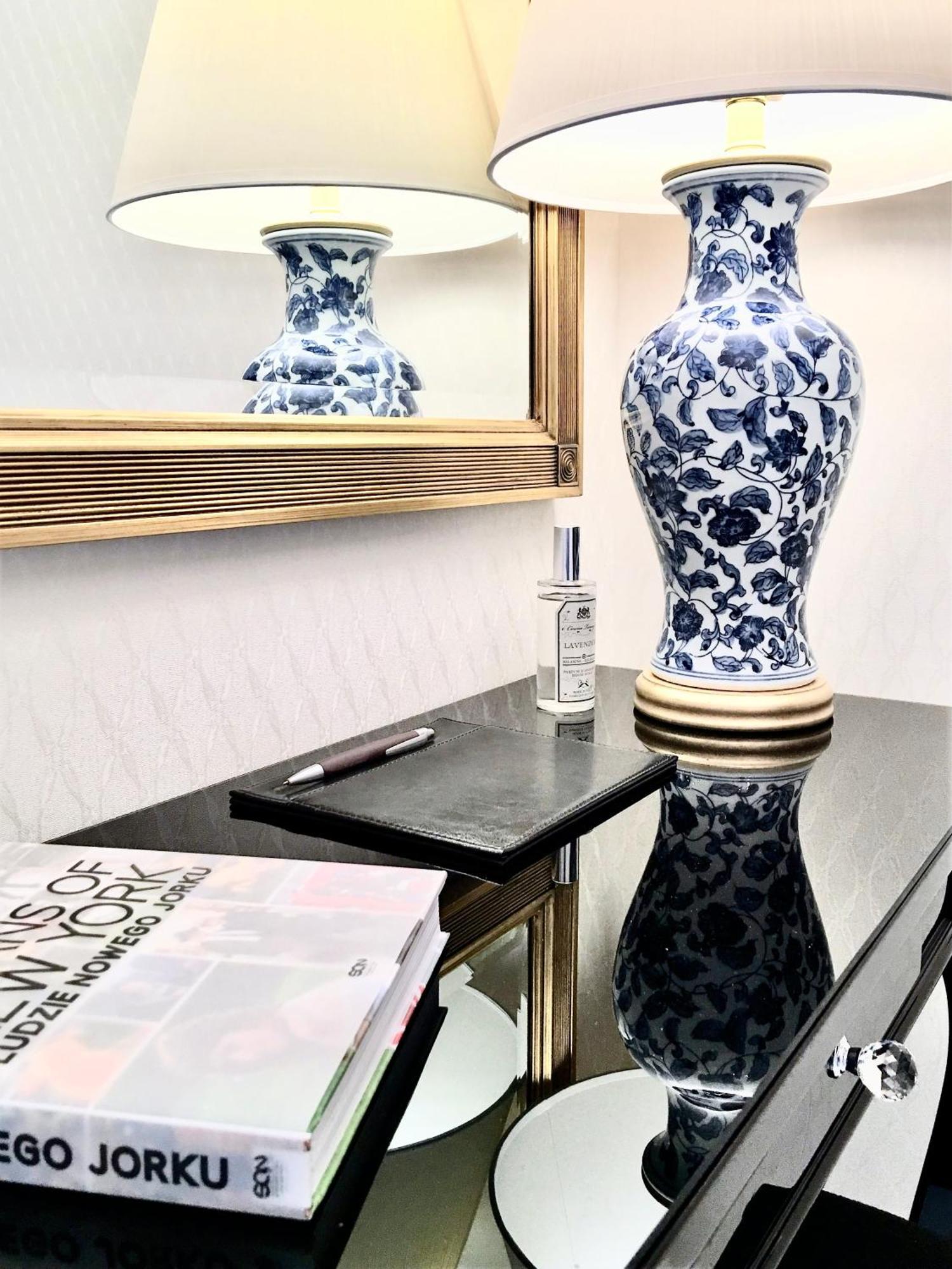 Mondrian Luxury Suites & Apartments Market Square IV Warsaw Bilik gambar