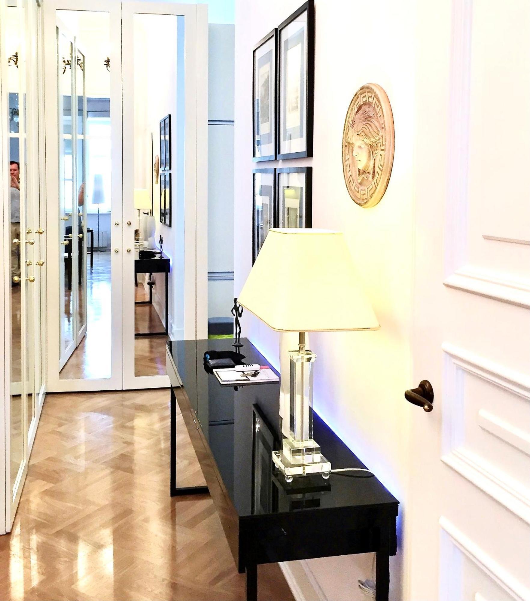 Mondrian Luxury Suites & Apartments Market Square IV Warsaw Bilik gambar