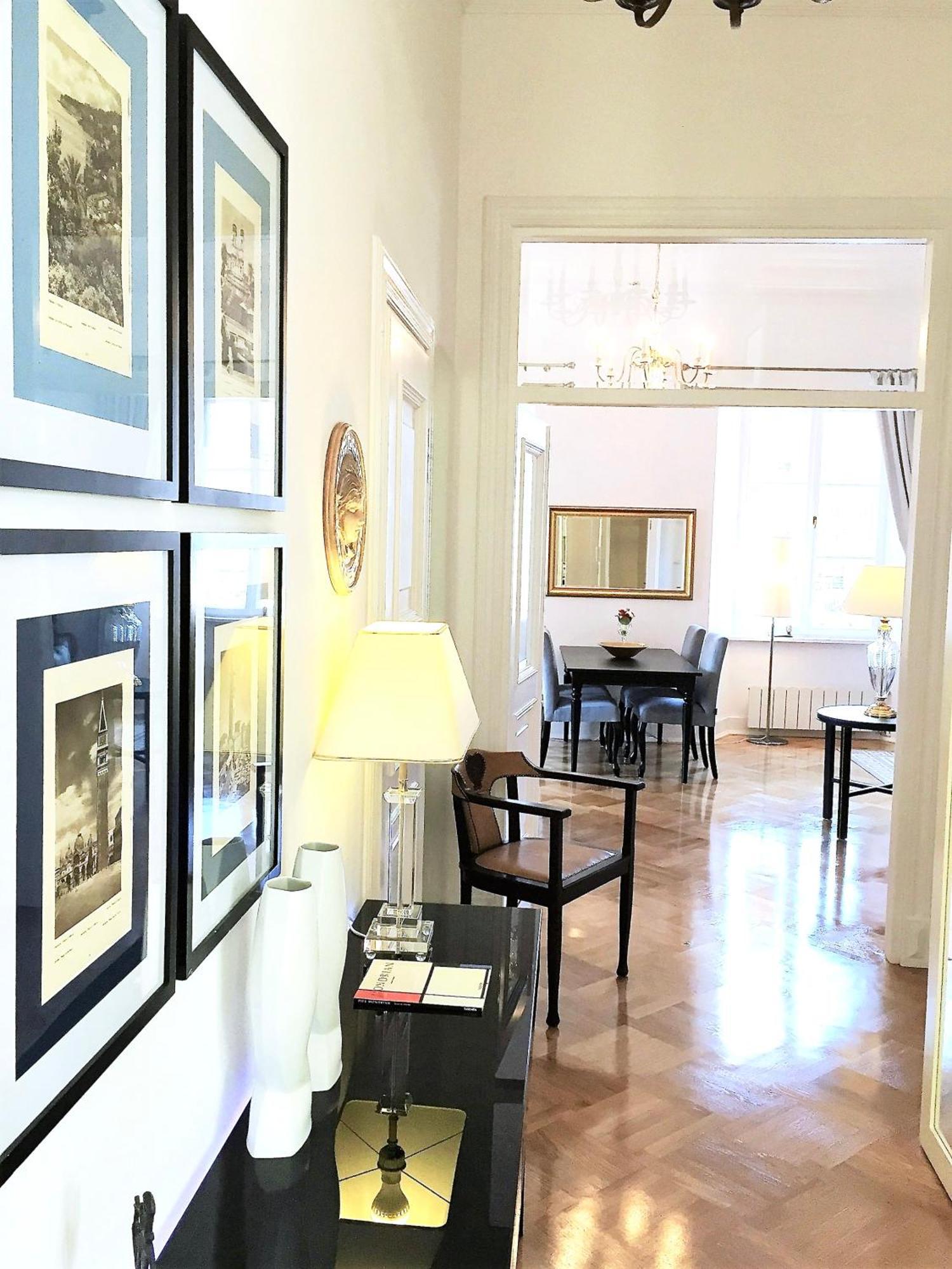 Mondrian Luxury Suites & Apartments Market Square IV Warsaw Bilik gambar